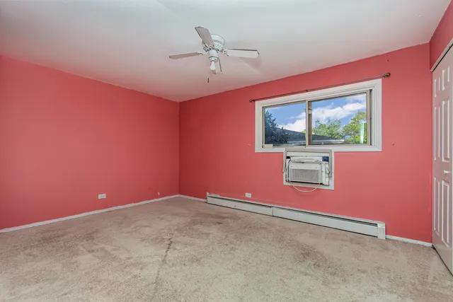 $169,900 | 5740 Concord Lane, Unit 12, Clarendon Hills, IL 60514