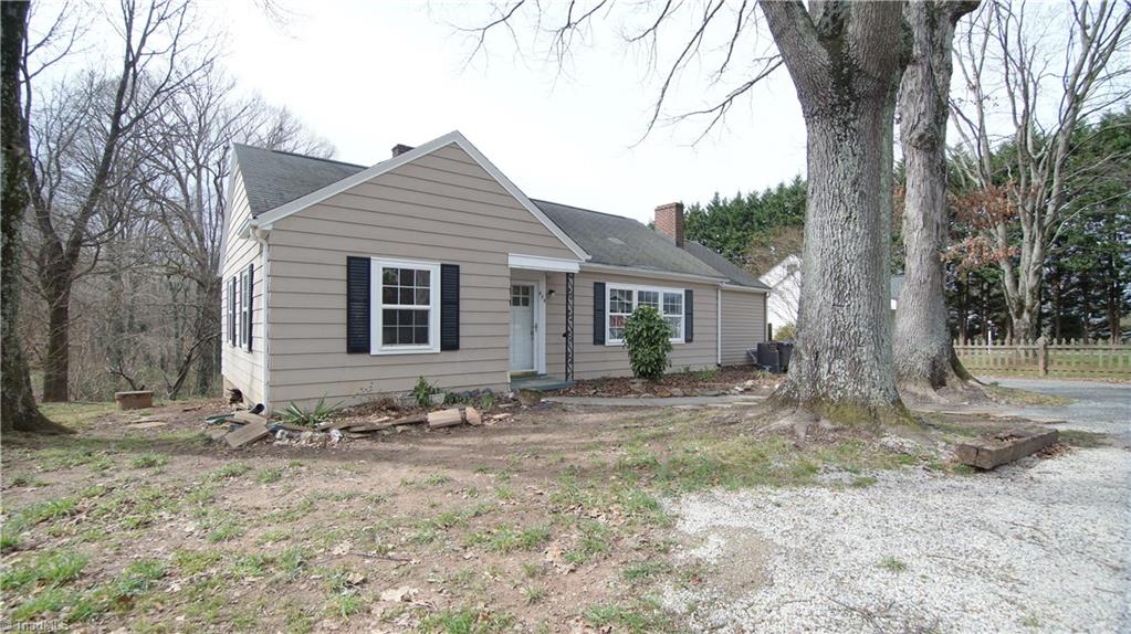620 Oak Summit Road Winston-Salem, NC 27105 - Photo 2 of 26 Gallery Image 2
