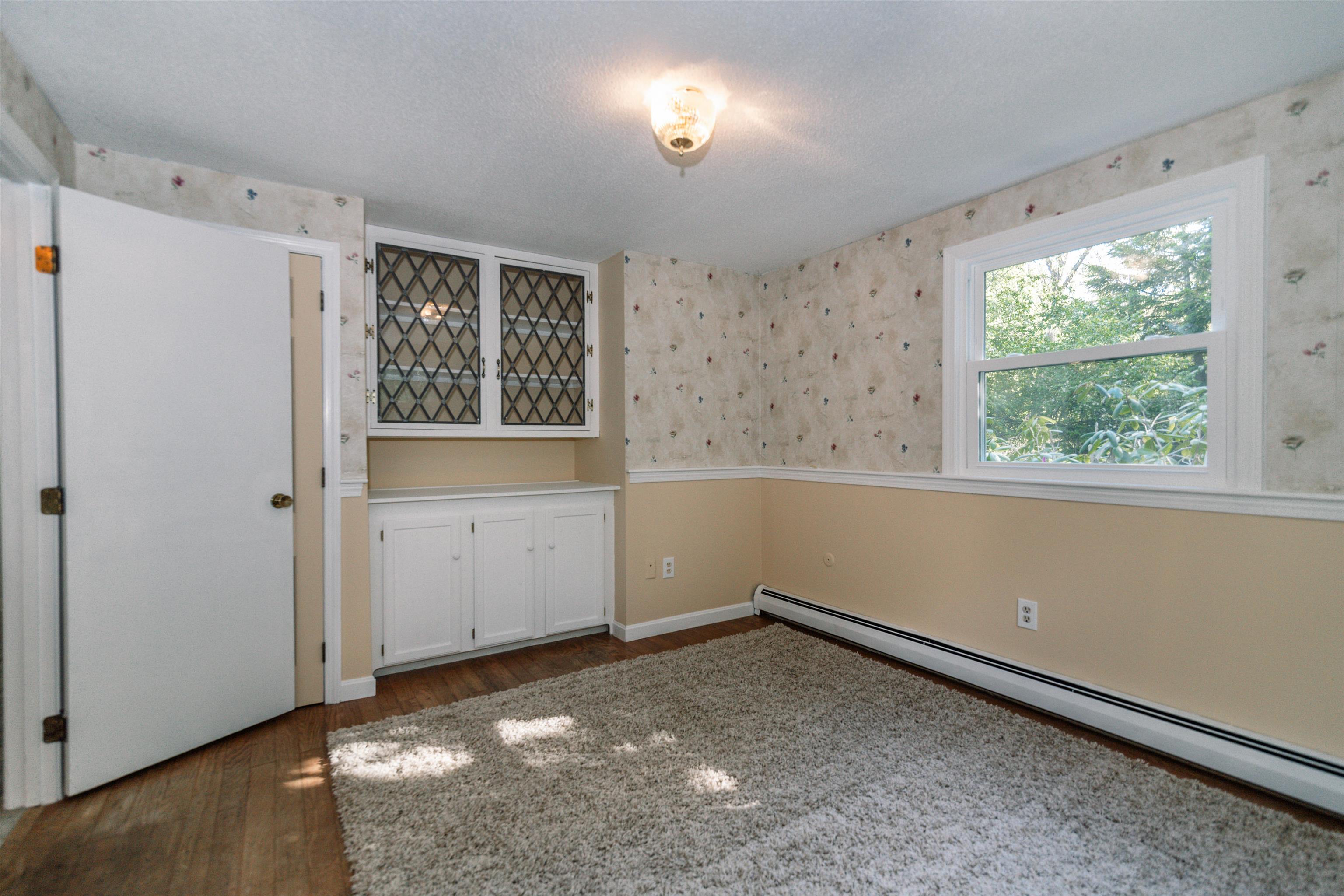 146 Hampstead Road Sandown, NH 03873 - Photo 11 of 40