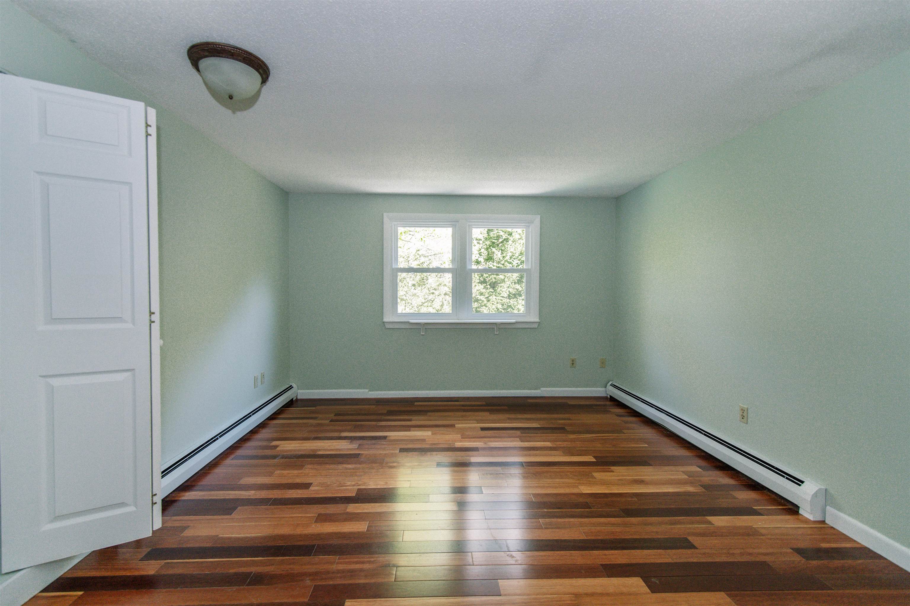 146 Hampstead Road Sandown, NH 03873 - Photo 16 of 40