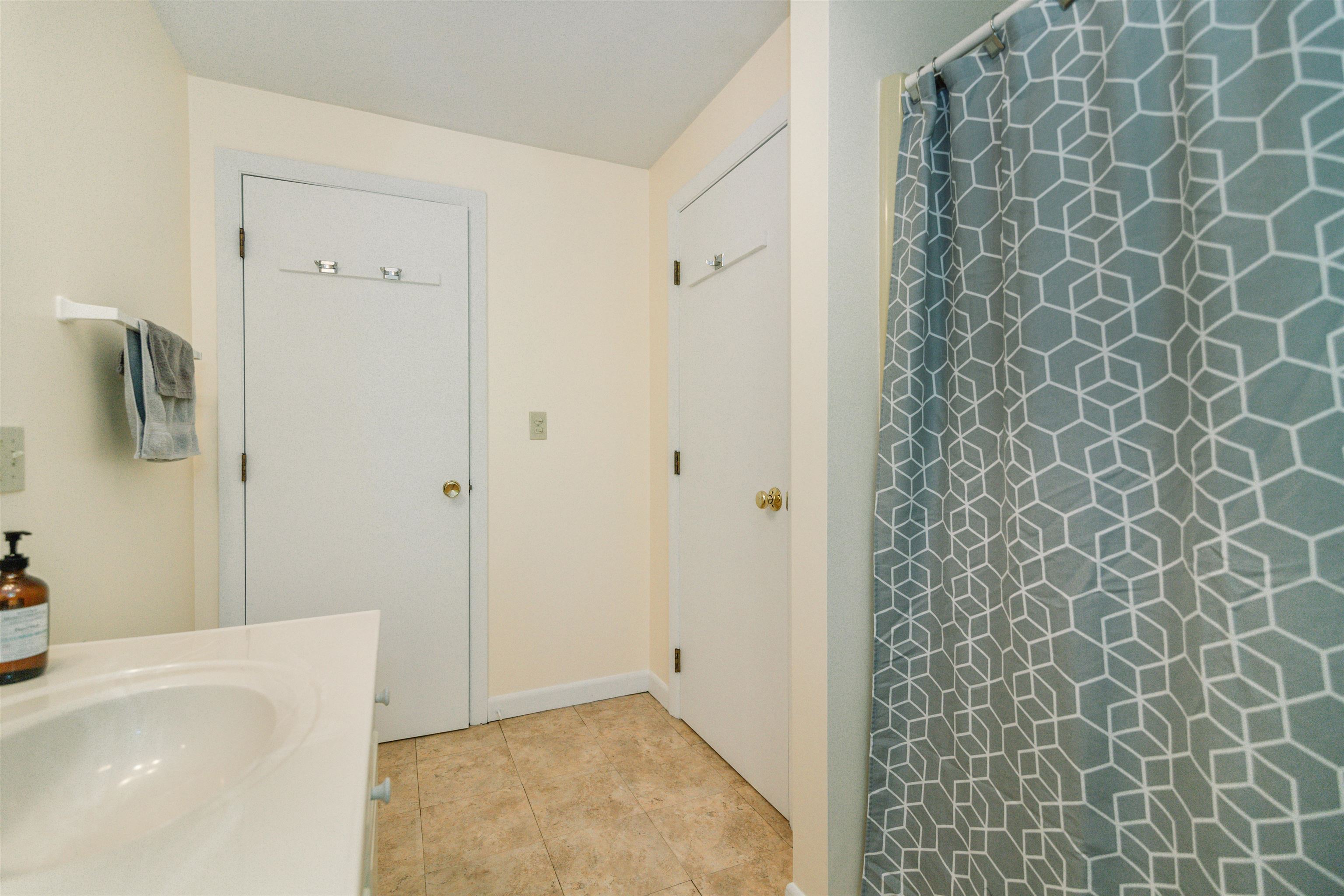 146 Hampstead Road Sandown, NH 03873 - Photo 23 of 40