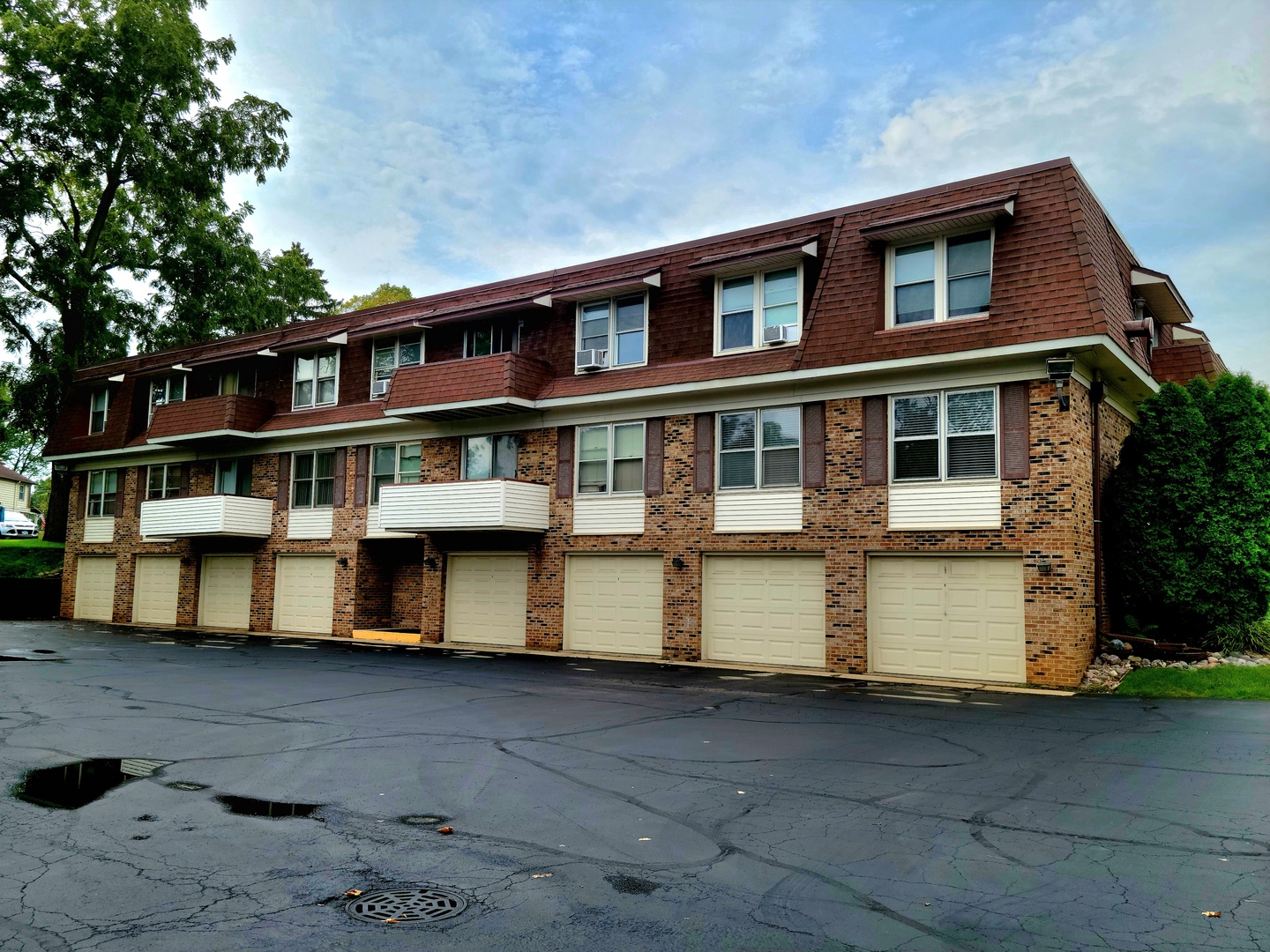 350 Brainerd Avenue, Unit 7A Libertyville, IL 60048 - Photo 9 of 9 a front view of a house with a yard
