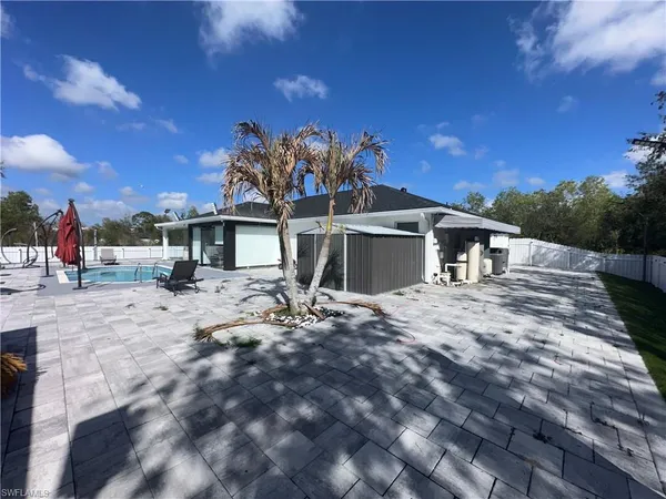 a view of a house with backyard and porch