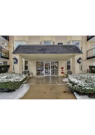 $199,000 | 5506 Lincoln Avenue, Unit A521, Morton Grove, IL 60053