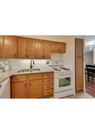 $199,000 | 5506 Lincoln Avenue, Unit A521, Morton Grove, IL 60053