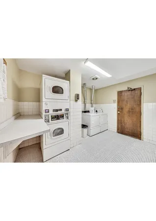 $199,000 | 5506 Lincoln Avenue, Unit A521, Morton Grove, IL 60053