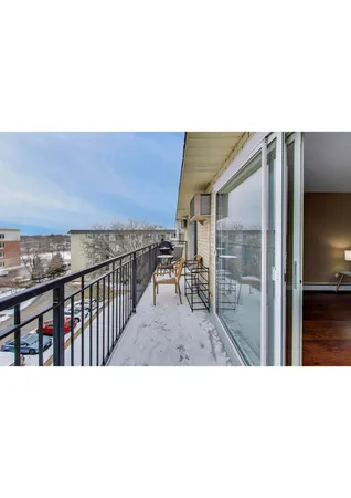 $199,000 | 5506 Lincoln Avenue, Unit A521, Morton Grove, IL 60053