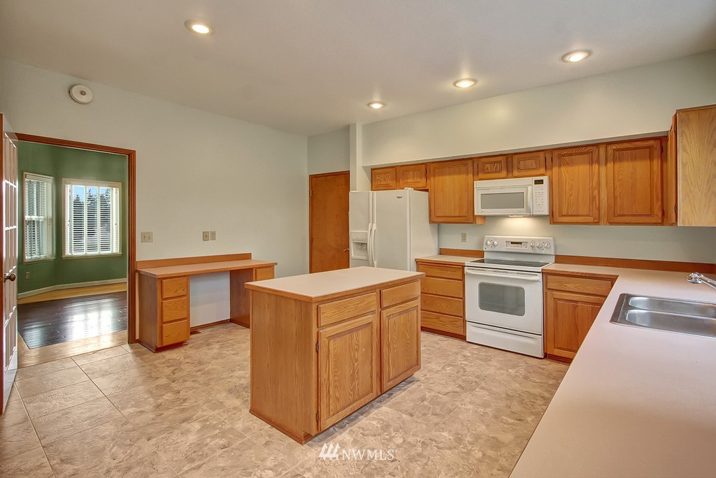 13448 Southeast 184th Street Renton, WA 98058 - Photo 8 of 25 Gallery Image 8