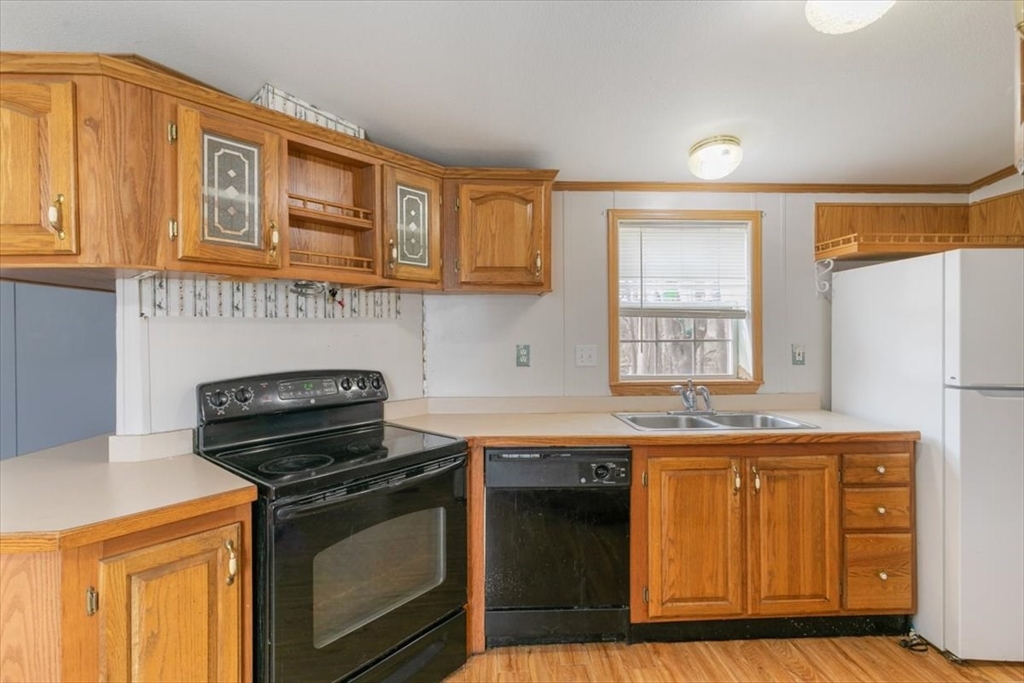 124 West Main Street Merrimac, MA 01860 - Photo 16 of 32