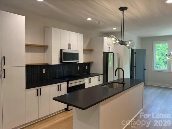 $3,000 | 1360 Briar Creek Road, Charlotte, NC 28205