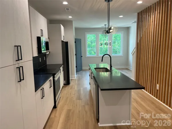 $3,000 | 1360 Briar Creek Road, Charlotte, NC 28205