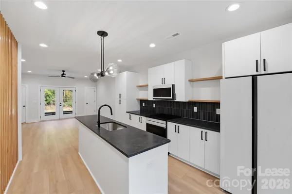 $3,000 | 1360 Briar Creek Road, Charlotte, NC 28205