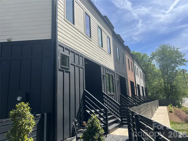 $3,000 | 1360 Briar Creek Road, Charlotte, NC 28205