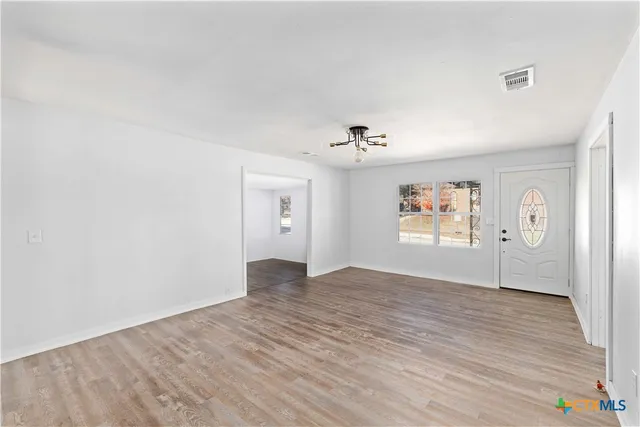 $214,000 | 104 East Whitney Street, Hamilton, TX 76531