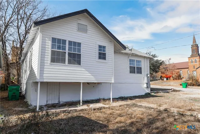 $214,000 | 104 East Whitney Street, Hamilton, TX 76531