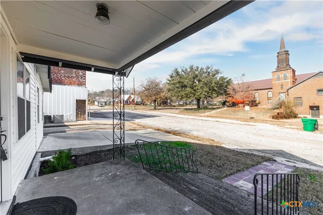 $214,000 | 104 East Whitney Street, Hamilton, TX 76531