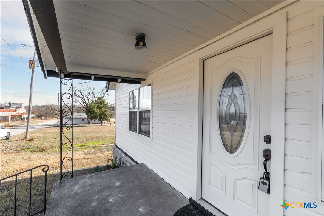 104 East Whitney Street Hamilton, TX 76531 - Photo 22 of 24 a view of a interior of the house