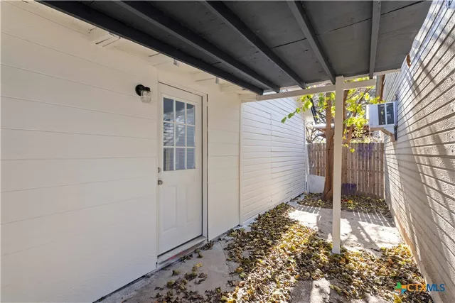 $214,000 | 104 East Whitney Street, Hamilton, TX 76531