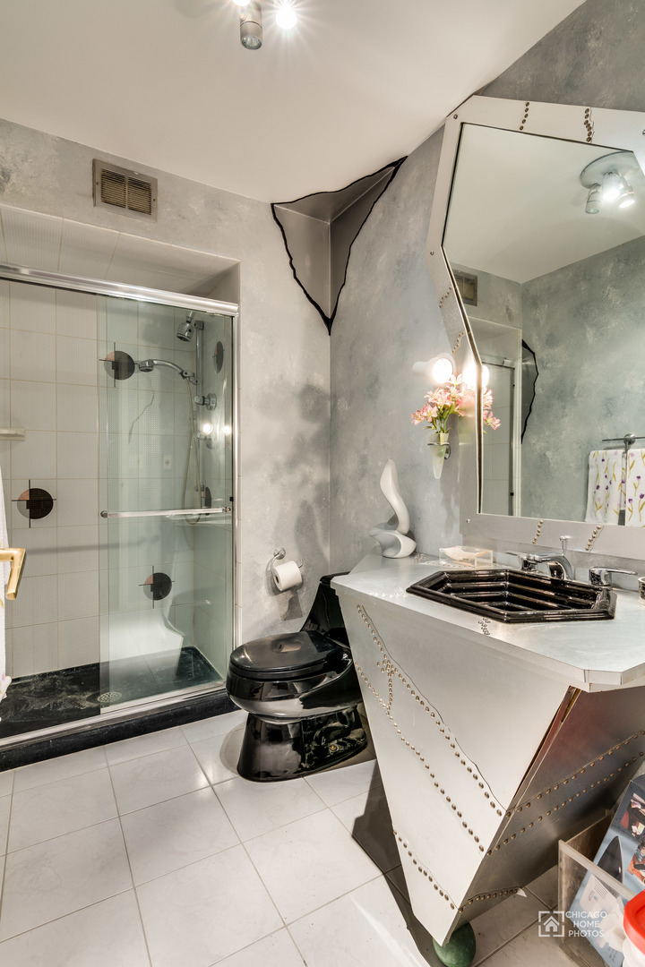 6007 North Sheridan Road, Unit 17DF Chicago, IL 60660 - Photo 12 of 20 a bathroom with a sink a mirror and shower