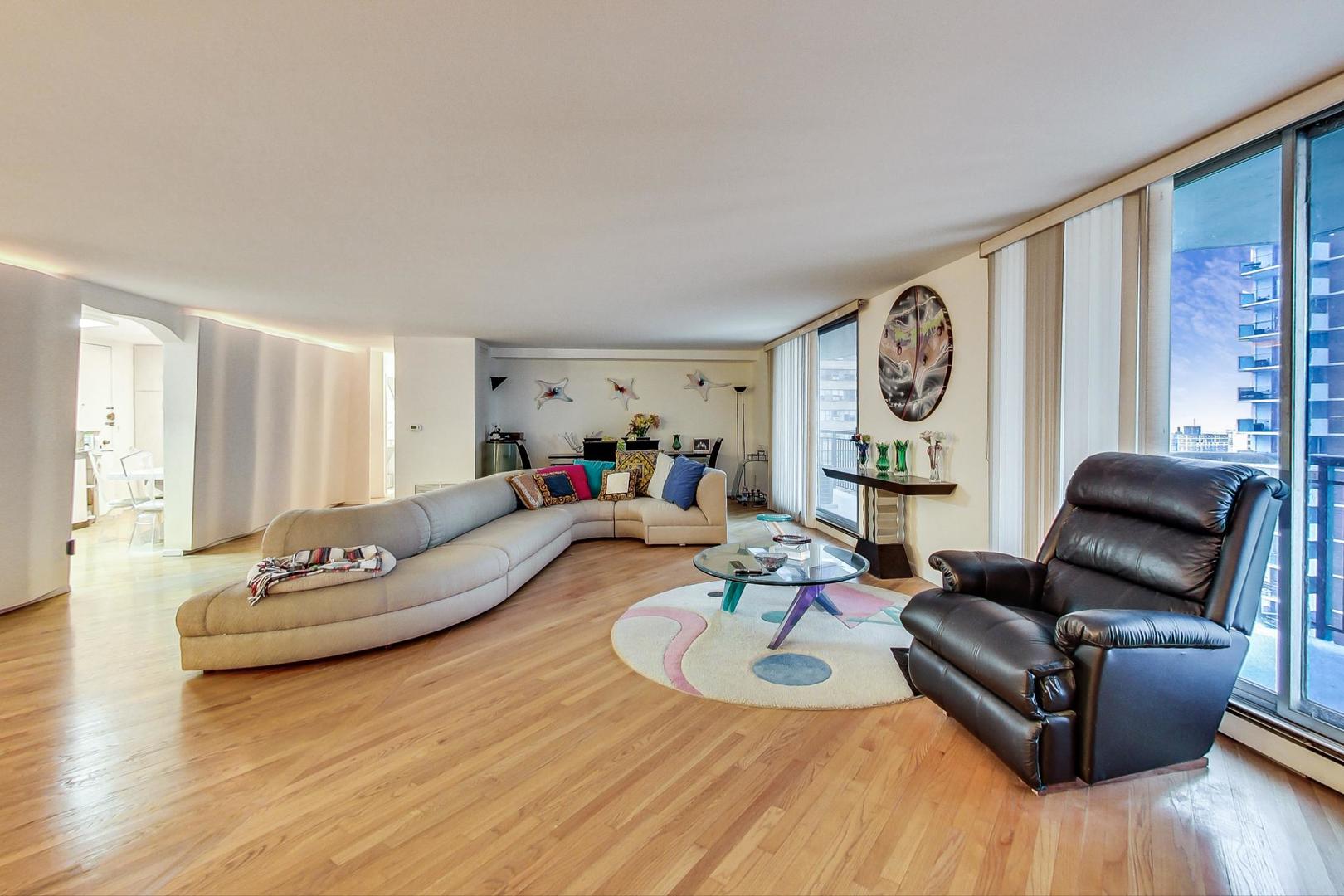 6007 North Sheridan Road, Unit 17DF Chicago, IL 60660 - Photo 4 of 20 a living room with furniture and wooden floor