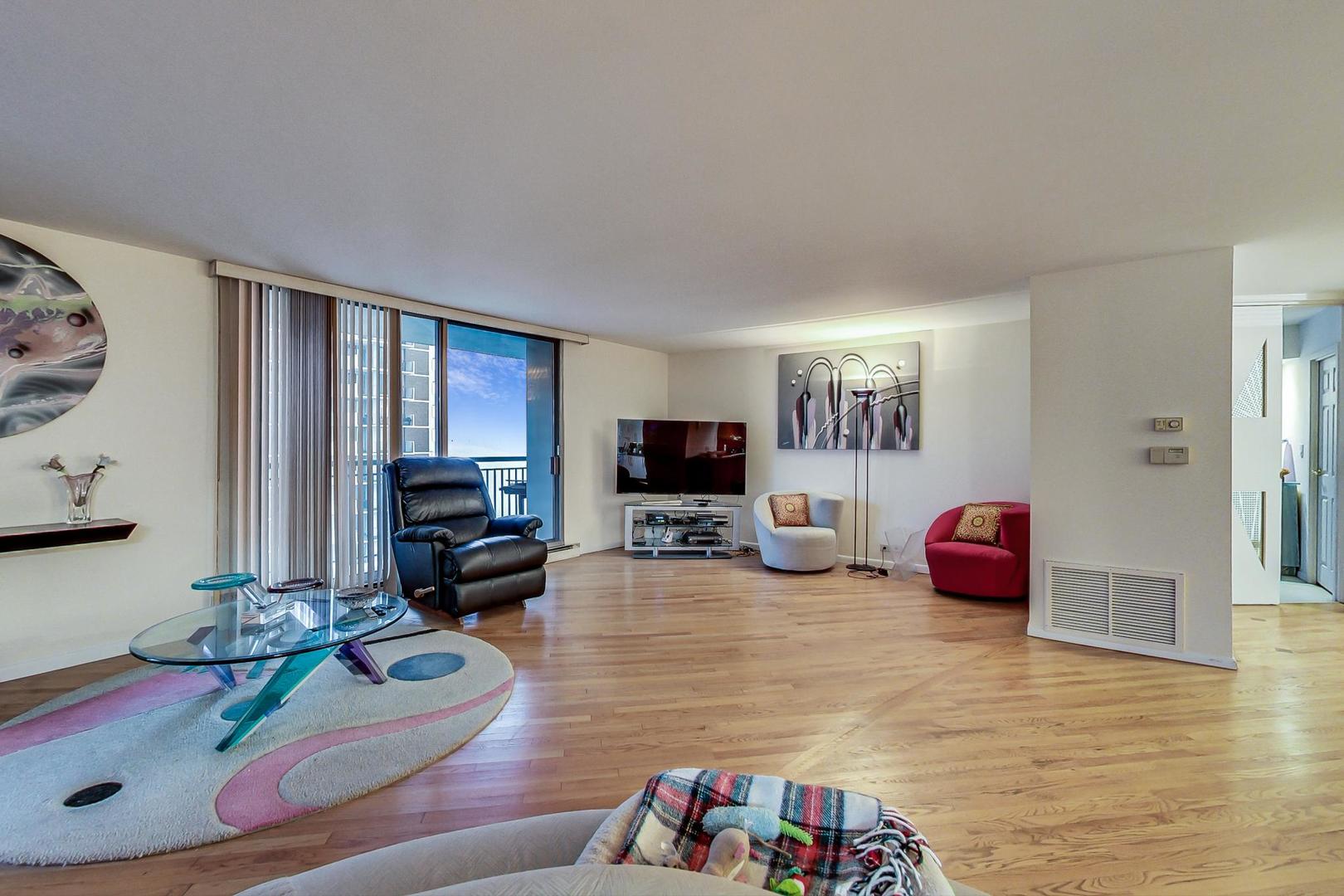 6007 North Sheridan Road, Unit 17DF Chicago, IL 60660 - Photo 5 of 20 a living room with furniture and a flat screen tv