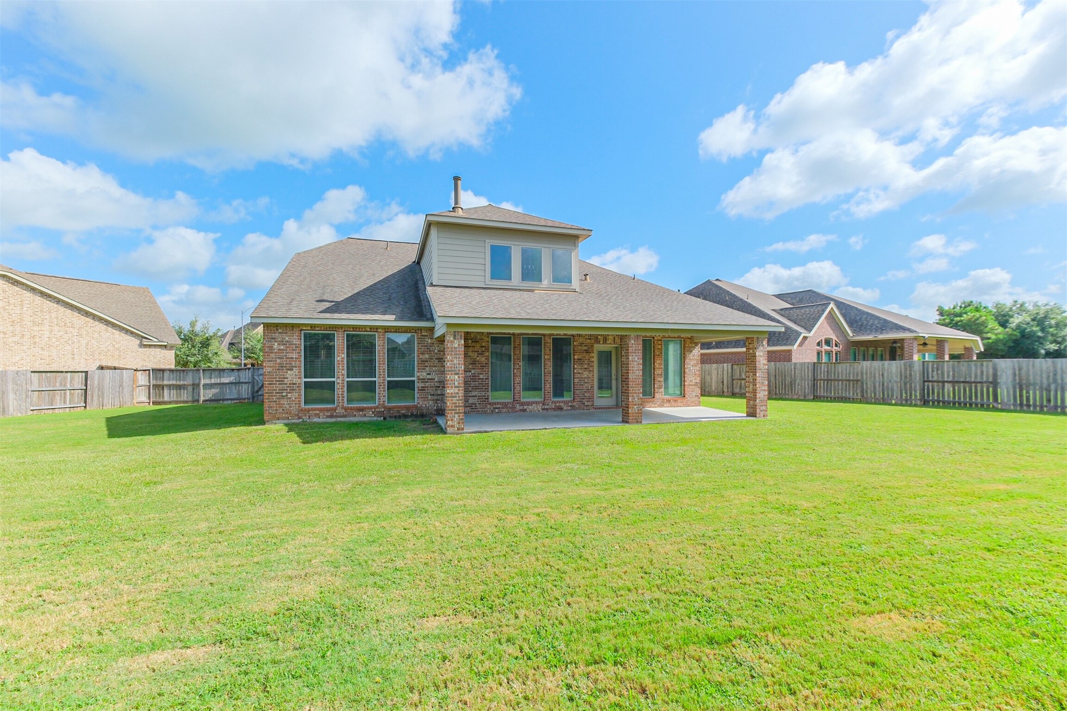 3506 Austen Court Rosharon, TX 77583 - Photo 3 of 50 This 2 story home is set on an oversized cul de sac lot.
