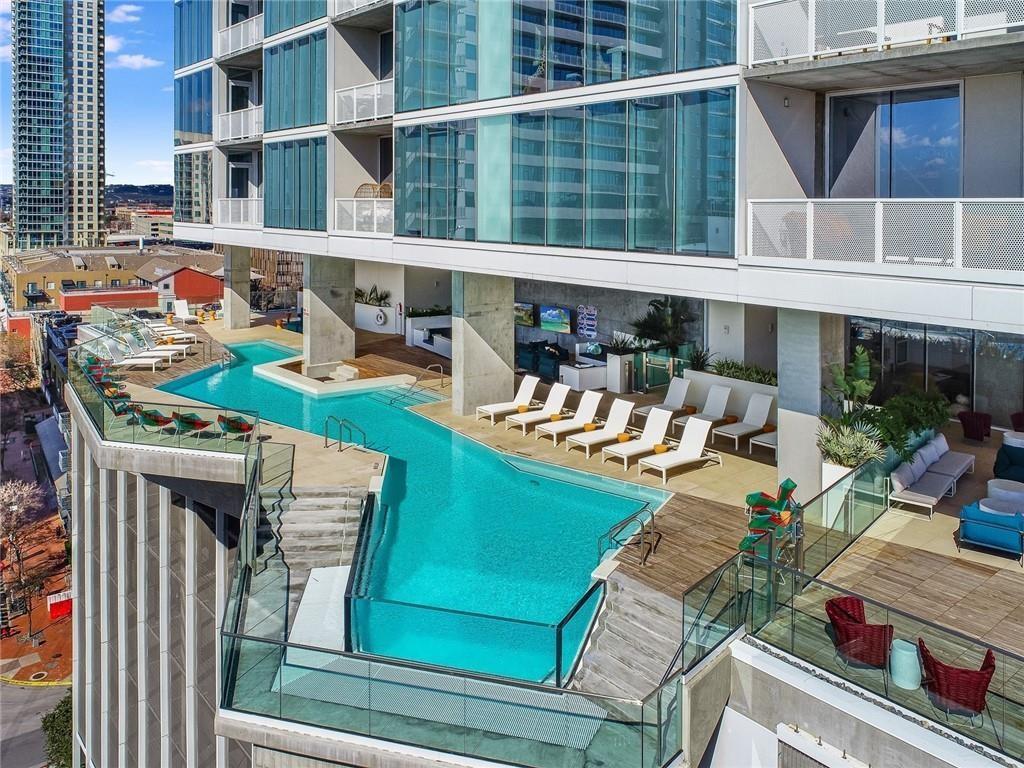 301 West Avenue, Unit 1202 Austin, TX 78701 - Photo 26 of 27 a view of a patio with table and chairs and potted plants