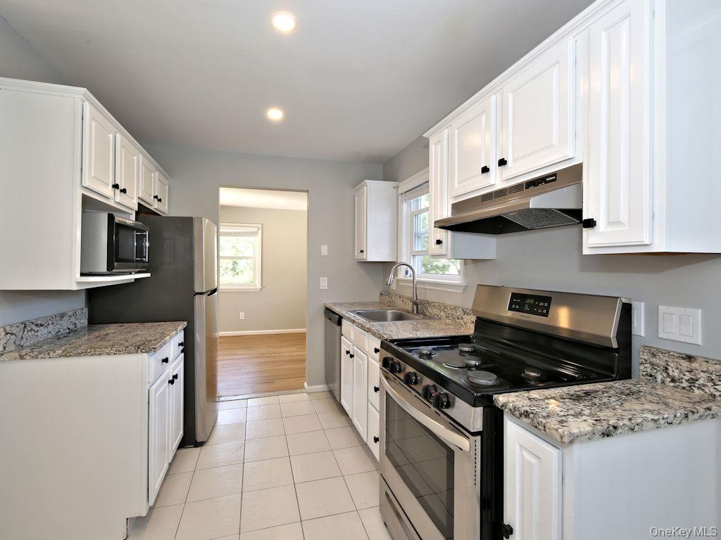 33 Summit Avenue, Unit LEFT SIDE Rye, NY 10580 - Photo 4 of 13