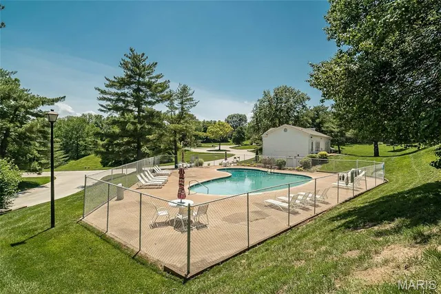 $429,000 | 1512 Bedford Forge Court, Unit 19, Chesterfield, MO 63017