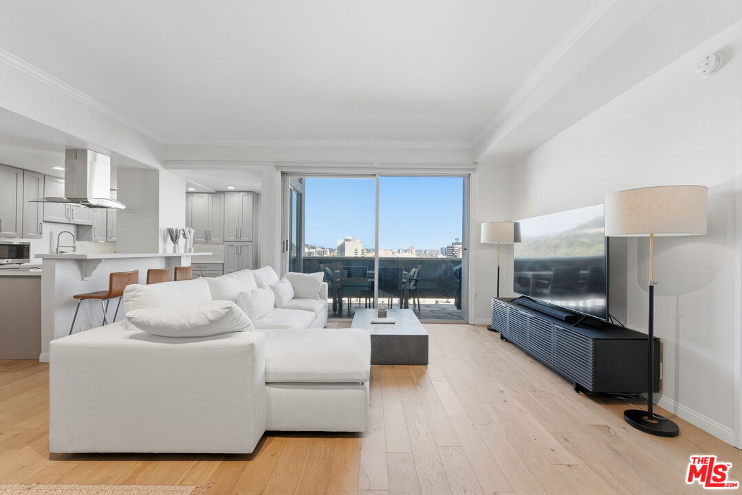 7250 Franklin Avenue, Unit 615 Los Angeles, CA 90046 - Photo 4 of 42