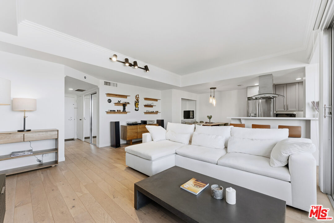 7250 Franklin Avenue, Unit 615 Los Angeles, CA 90046 - Photo 6 of 42