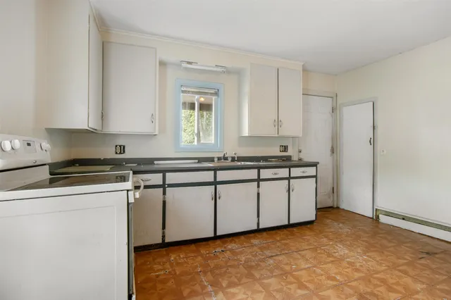 $170,000 | 166 Glen Avenue, Berlin, NH 03570