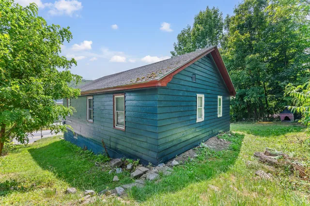 $170,000 | 166 Glen Avenue, Berlin, NH 03570