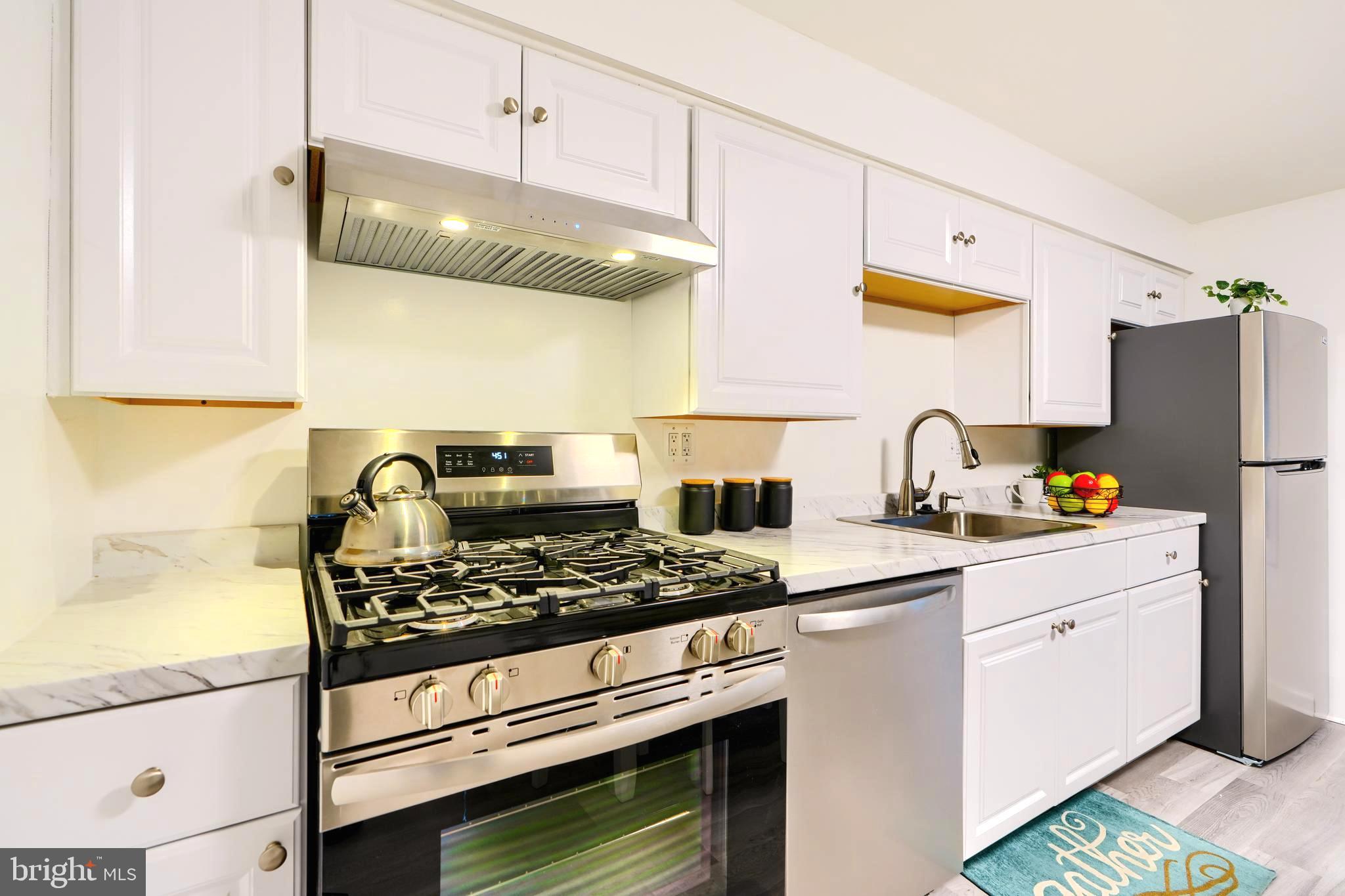8014 Lansdale Road Baltimore, MD 21224 - Photo 11 of 41 GAS STOVE w/SELF CLEAN, AIR FRY