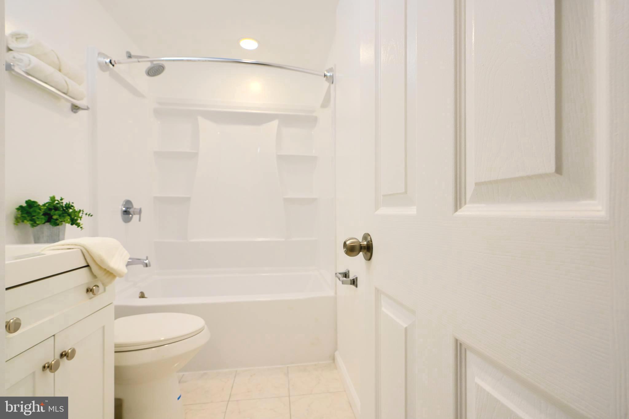 8014 Lansdale Road Baltimore, MD 21224 - Photo 15 of 41 FULL BATH w/TUB SHOWER (UPPER LVL)