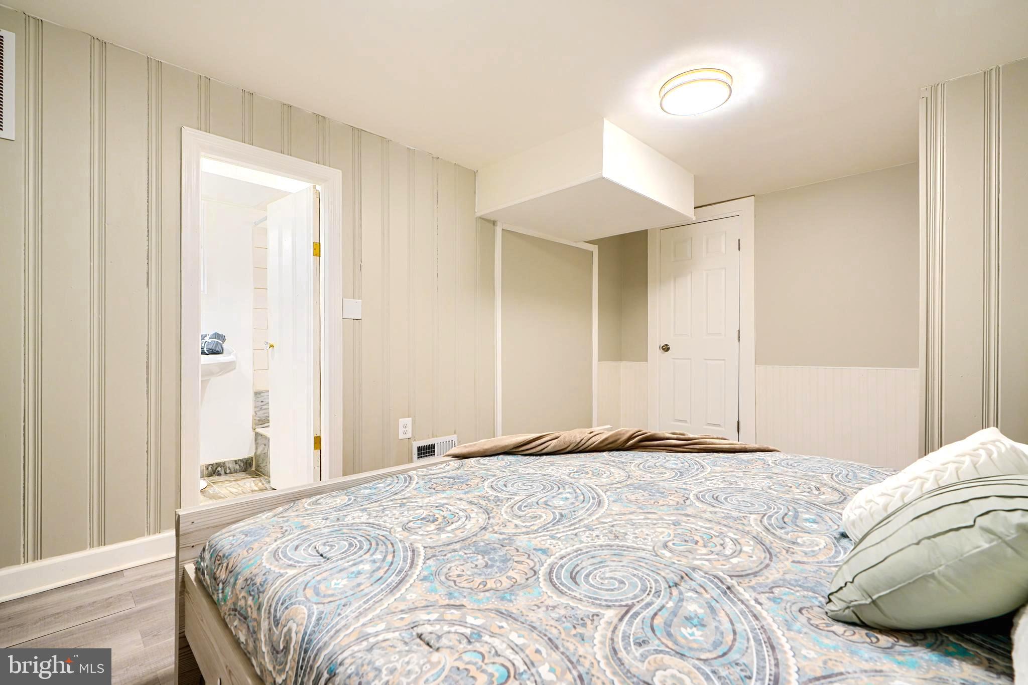8014 Lansdale Road Baltimore, MD 21224 - Photo 26 of 41 BDRM 3 w/ATTACHED FULL BATH!, STEP-IN SHOWER