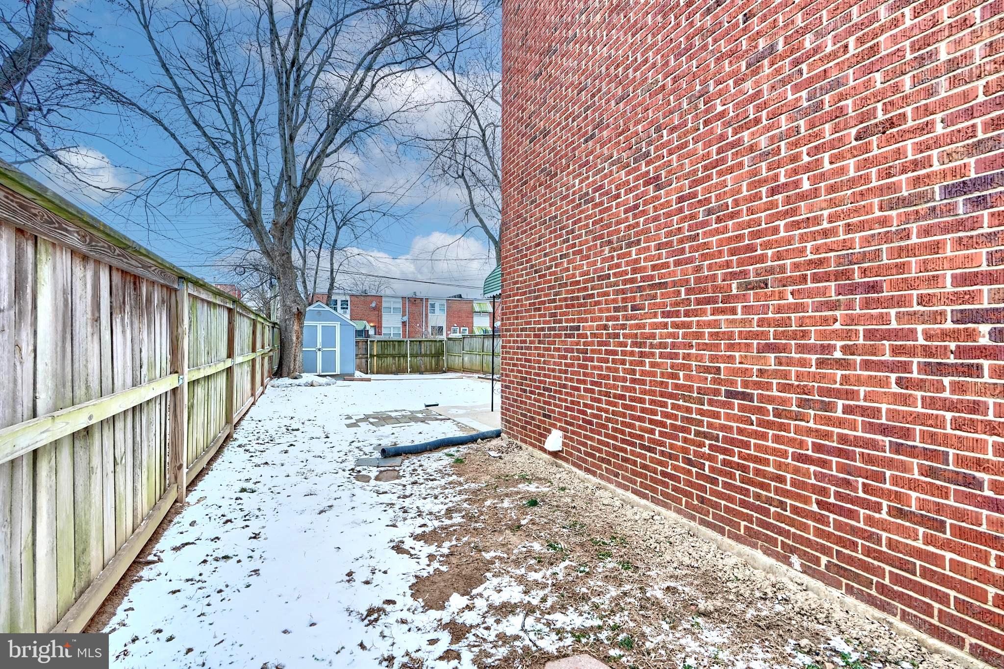 8014 Lansdale Road Baltimore, MD 21224 - Photo 33 of 41 SIDE YARD
