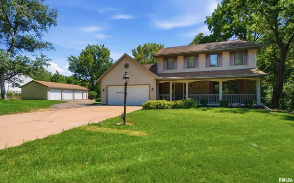 $379,900 | 916 West Giles Lane, Peoria, IL 61614