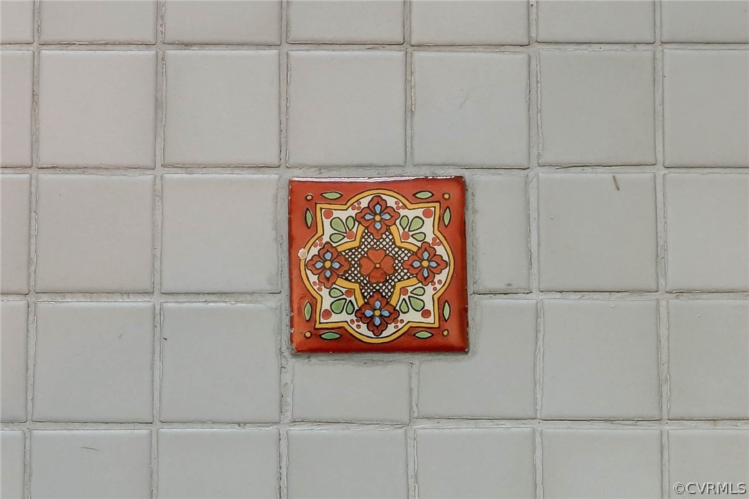 111 Overbrook Road Richmond, VA 23222 - Photo 17 of 43 Custom tile detail in bathroom