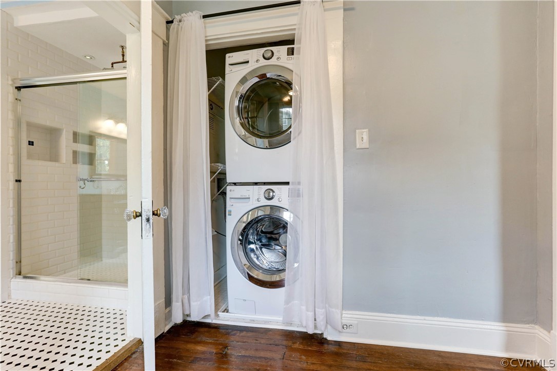 111 Overbrook Road Richmond, VA 23222 - Photo 20 of 43 Mud Room/Laundry - situated between Primary Suite