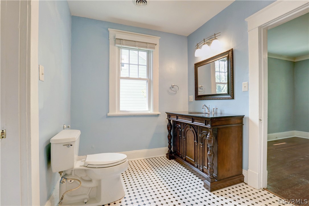 111 Overbrook Road Richmond, VA 23222 - Photo 23 of 43 Primary Suite#1 bath. Really nice custom vanity,