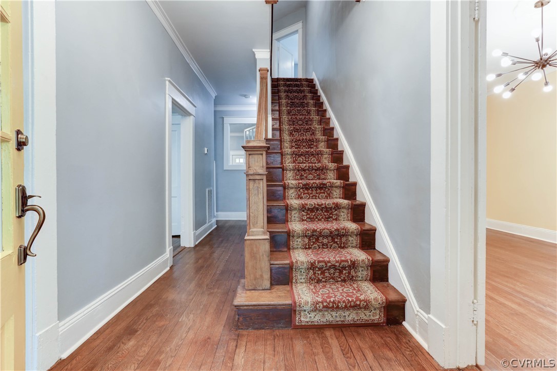 111 Overbrook Road Richmond, VA 23222 - Photo 6 of 43 Foyer/Central Hall - To the right is the formal di