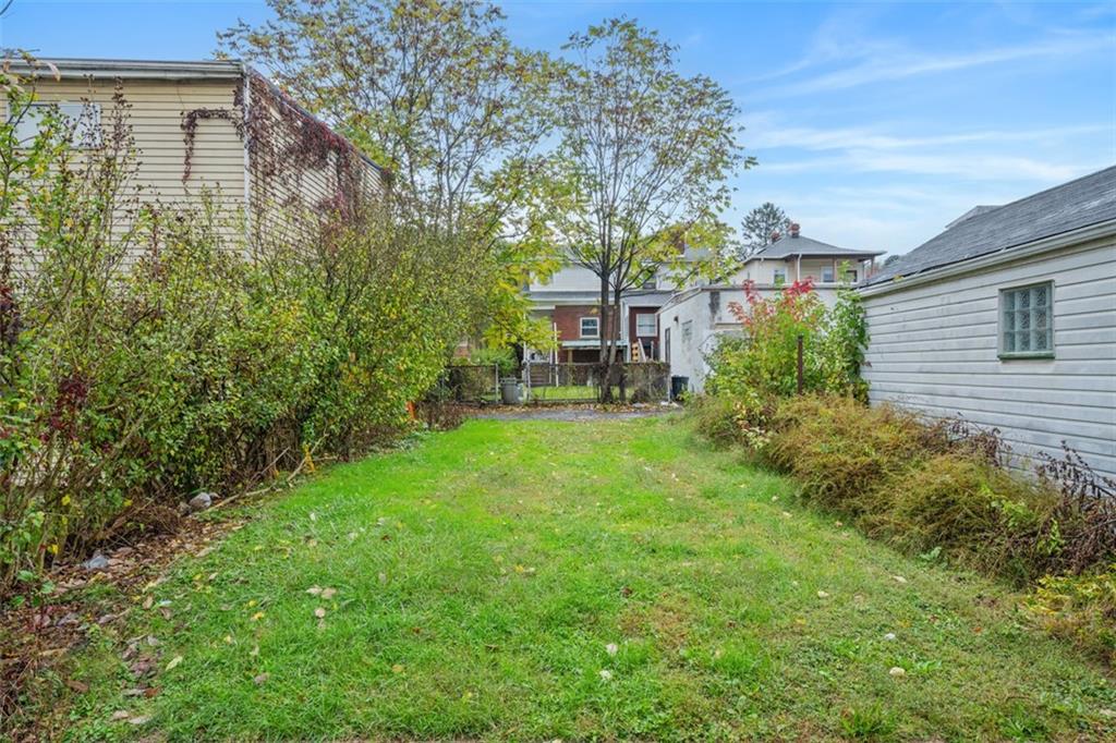 1128 9th Street McKees Rocks, PA 15136 - Photo 27 of 33 a view of a yard in front of house