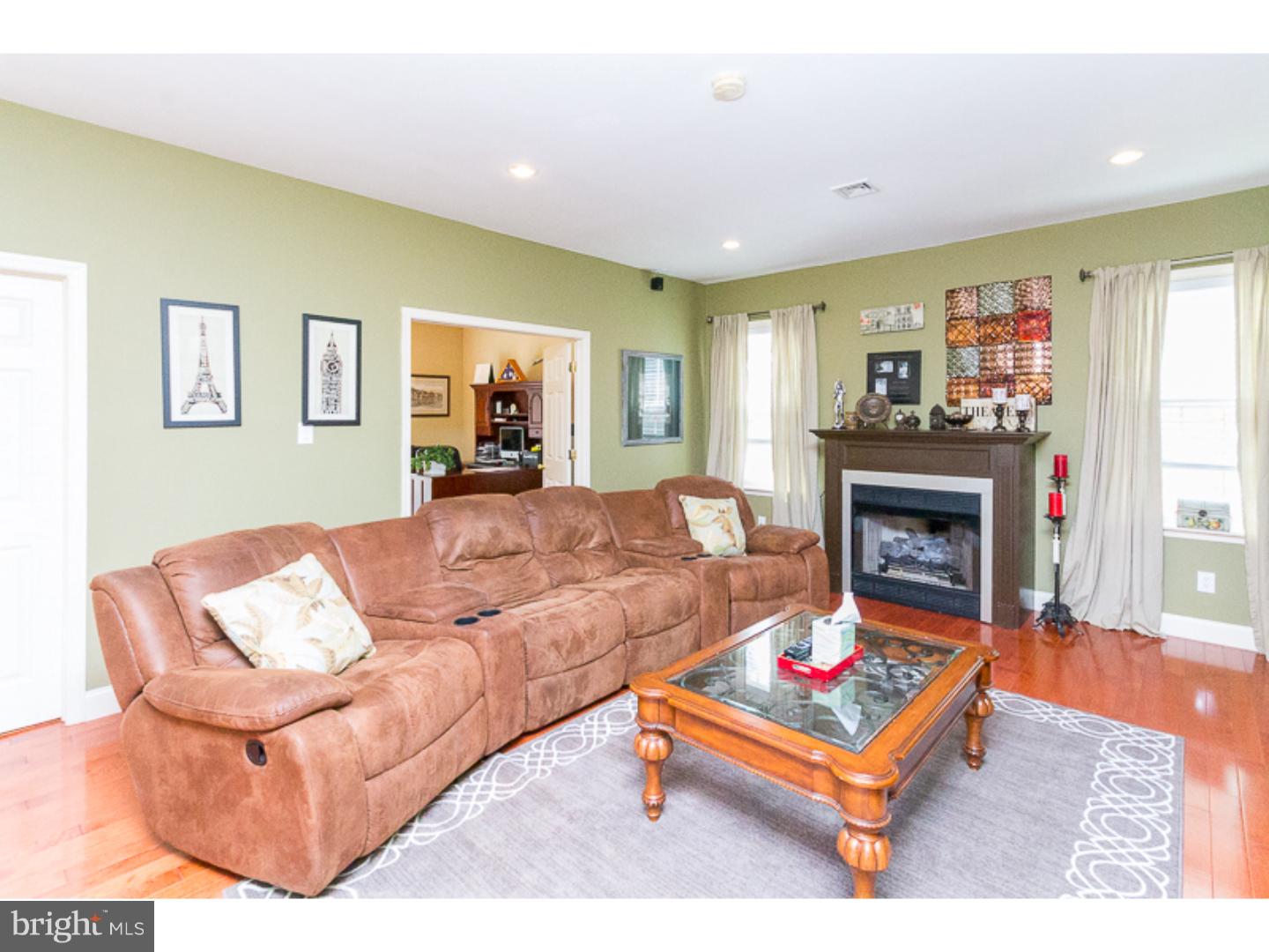 563 Evans Road Springfield, PA 19064 - Photo 10 of 22 Family Room