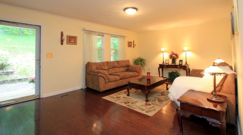 136 White Loop Road Clinton, TN 37716 - Photo 3 of 19 IMG_7426