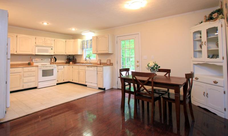 136 White Loop Road Clinton, TN 37716 - Photo 5 of 19 IMG_7430