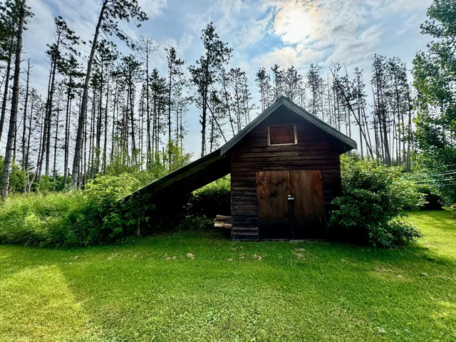 $204,900 | 32625 593rd Avenue, Warroad, MN 56763