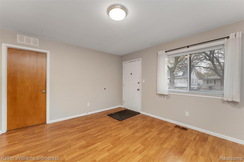 7263 Henry Street Center Line, MI 48015 - Photo 5 of 24