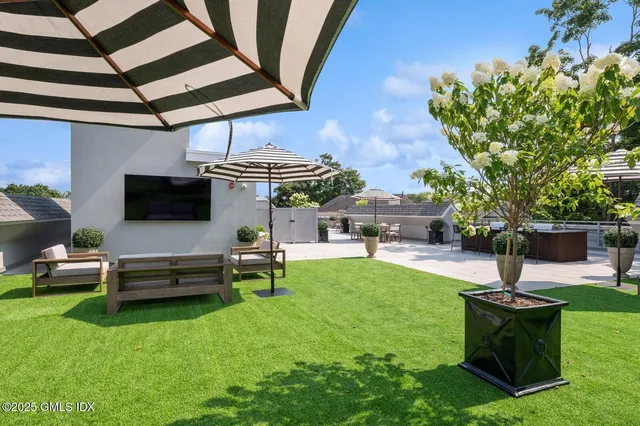 a view of a backyard with sitting area
