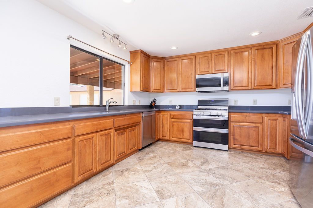 647 East Springer Avenue Ridgecrest, CA 93555 - Photo 12 of 43 Gallery Image 12